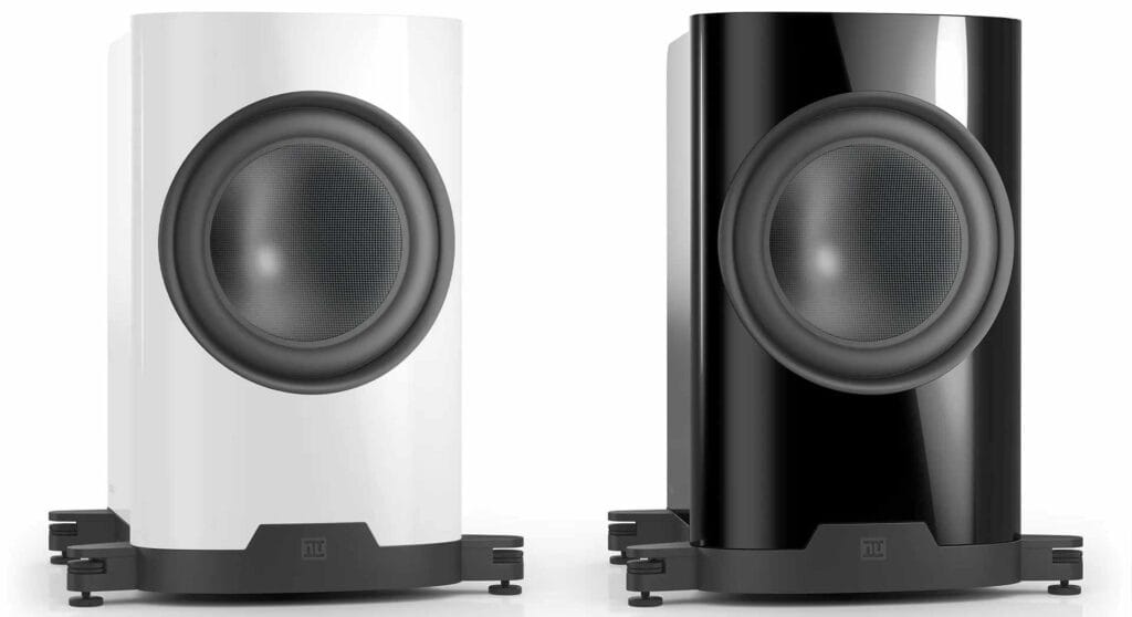 Der Subwoofer Nubert nuVero nova 1w erscheint in zwei Farben.