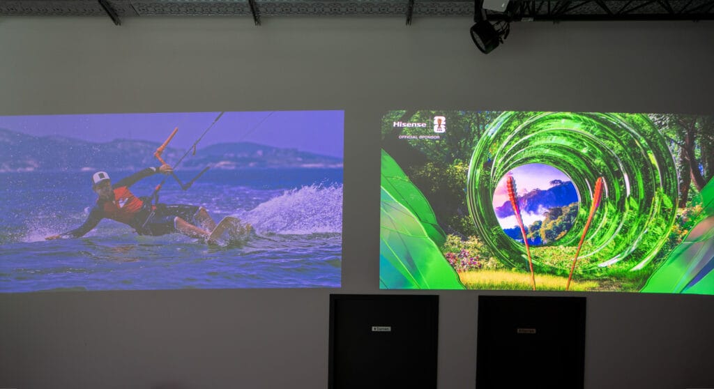 Links die Projektion des Hisense C3 4K-Laser-Projektors, rechts der Hisense XR10 4K-RGB-Triple-Laser-Projektor. 