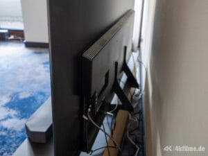 Der Technik-Aufbau des S90H auf der Rückseite unten beherbergt die Anschlüsse, den Bildprozessor und alle anderen technischen Komponenten.