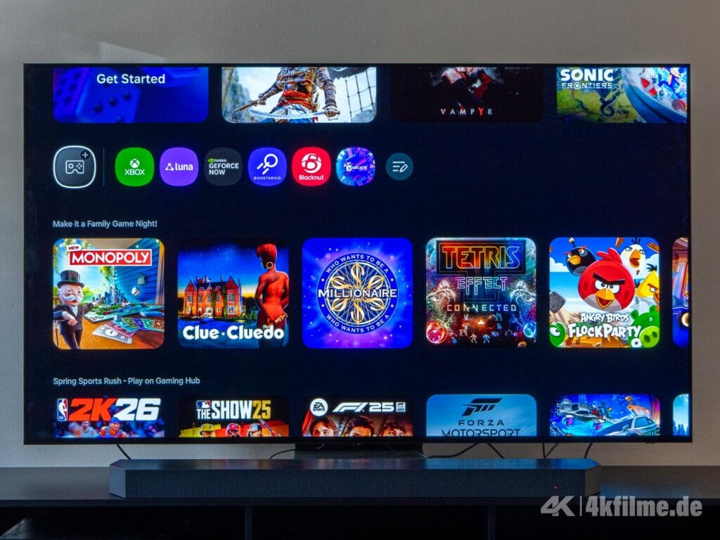 Der Game-Hub erlaubt es auch ohne eine Konsole Videospiele an einem Samsung Smart TV mit Tizen OS zu spielen. Alles was man dafür benötigt, ist ein kompatibler Controller. 