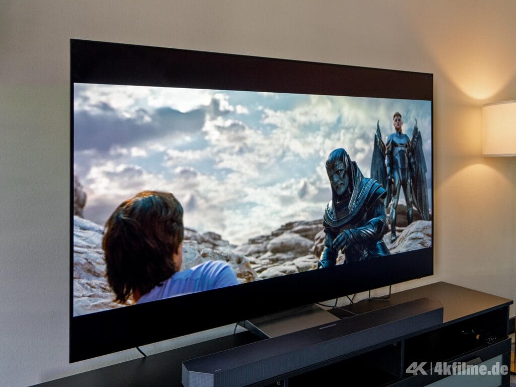 Wir haben erst im Laufe unseres Hands-On-Tests gemerkt, dass der Samsung S90H OLED TV mit einem matten Display ausgestattet wurde. 