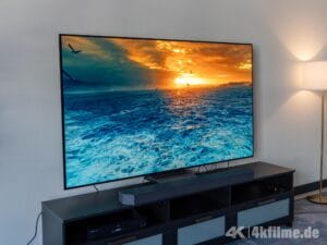 Der Samsung S90H 4K OLED TV (2026) in der Perspektive.