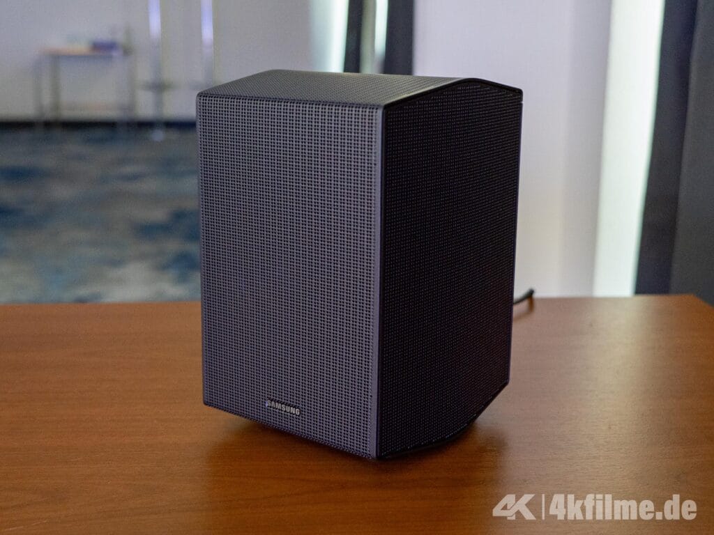 Die Rear-Lautsprecher de r HW-Q995GH Soundbar sorgen für einen überzeugenden Surround-Sound und unterstützen die Klangglocke für Dolby Atmos-Wiedergaben. 