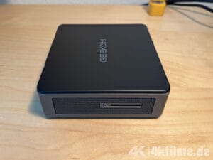 Der SD-Kartenleser des Geekom Air12 2026 ist für viele Anwender sicherlich Gold wert.