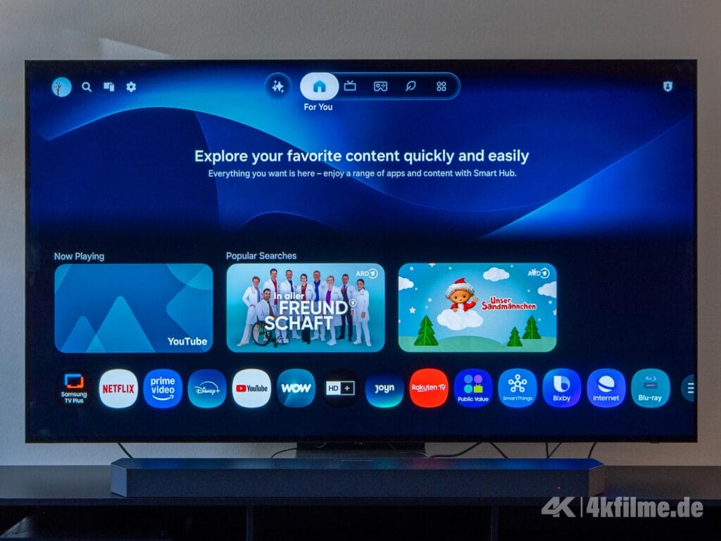 Die Tizen OS-Nutzeroberfläche des S90H OLED TV. Samsung-Freunde finden sich hier sofort wohl. 