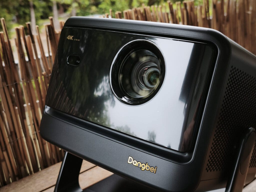 Der Dangbei DBOX02 Pro nutzt Laser-Technologie namens "LaserVibe".