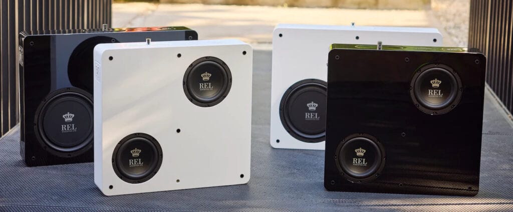 Die REL Acoustics PL-1 und PL2 stehen für schlanke Subwoofer im eleganten Design.