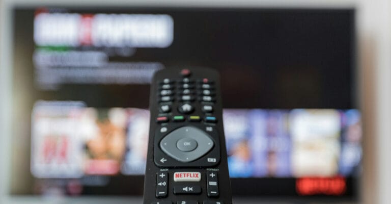 Fernsehgeräte werden trotz Inflation günstiger: Dafür zahlt ihr einen anderen Preis