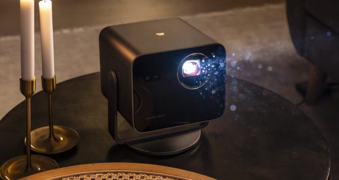 Der Leica Cine Compact 1 ist ein neuer Mini-Beamer mit Dolby Vision und HDR10+.