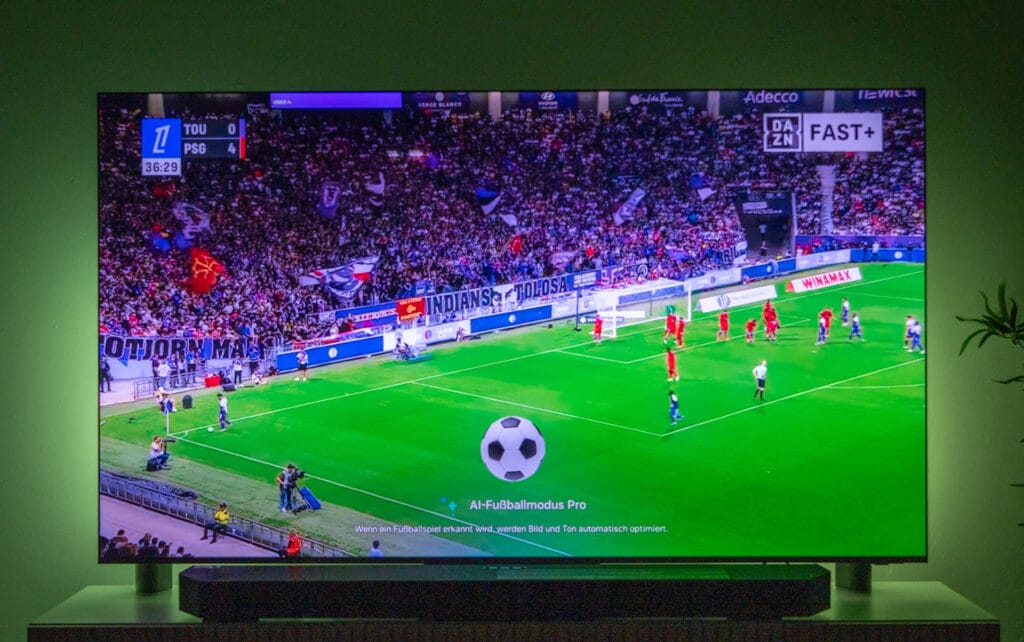 Der AI Fußballmodus Pro ist vielleicht für das Gehirn attraktiv, ein realistisches Bild einer Sportübertragung sieht jedoch anders aus.