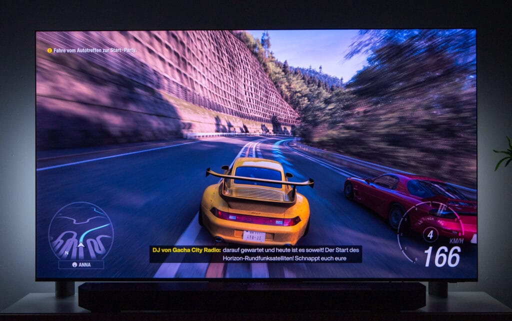 Zocken macht auf dem Samsung R95H richtig Spaß. Hier flitzen wir in Forza Horizon 6 durch Japan.