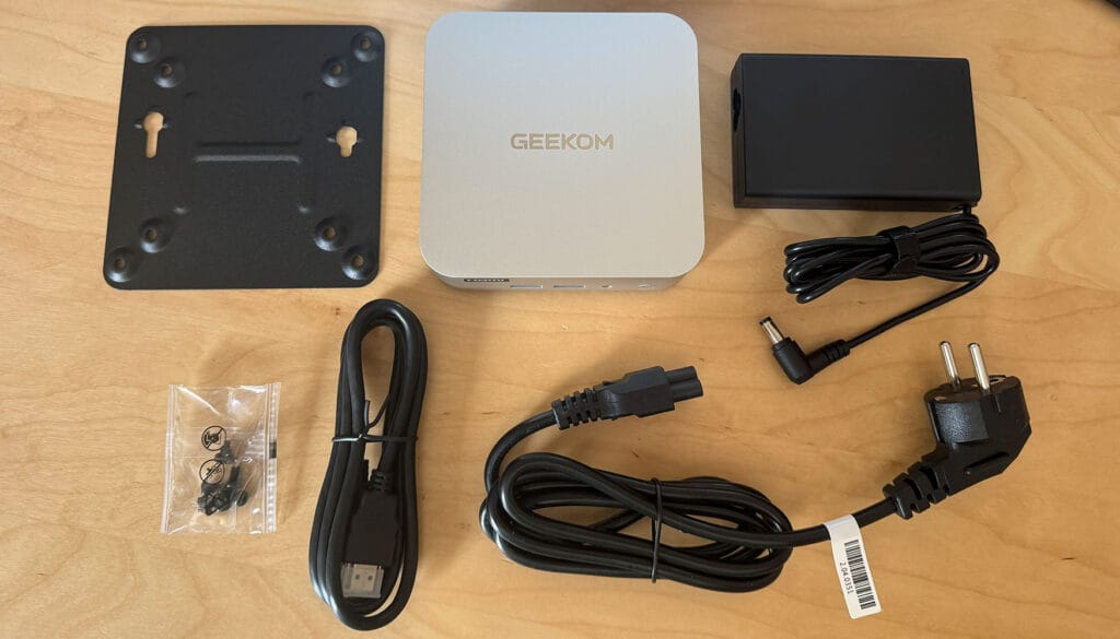 Der Lieferumfang des Geekom A7 Mini-PC mit AMD Ryzen 5 7545U Prozessor
