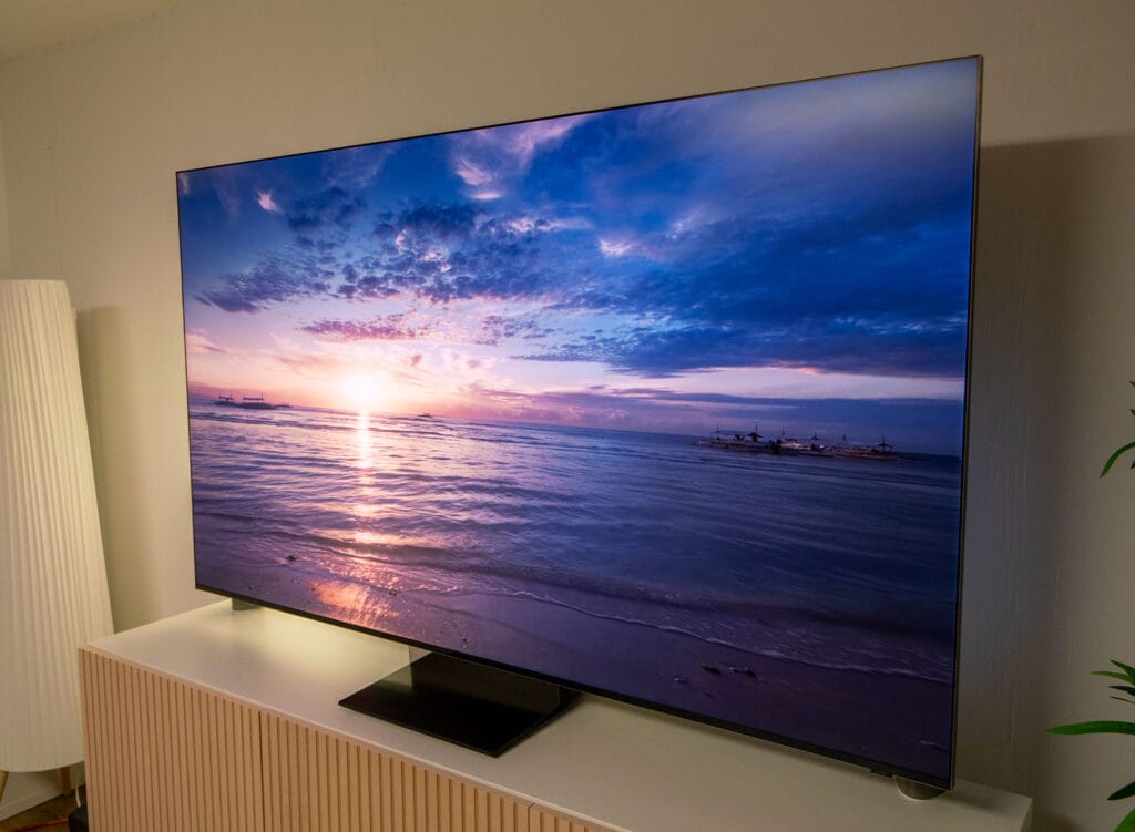 Die 75 Zoll-Variante des Samsung R95H Micro RGB TV ist schon mächtig. Ab 85 Zoll geht das Kinofeeling los. Größere Modelle könnten in den kommenden Monaten / Jahren folgen.