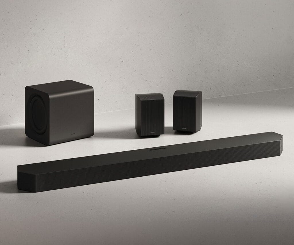 Kein Grund etwas zu ändern. Die Samsung HW-Q995GH (2026) Dolby Atmos Soundbar liefert auch in diesem Jahr die akustische Referenz ab.