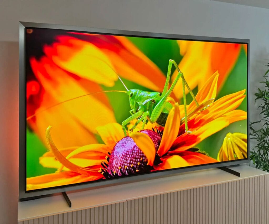 Viele verurteilen den silbernen Rahmen des S99H OLED-TV voreilig. Wir waren nach anfänglicher Skepsis dann doch positiv überrascht.