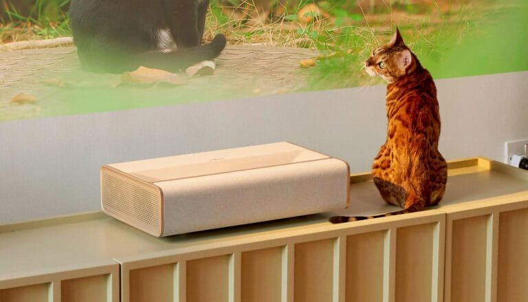 XGIMI Mira startet in Deutschland: 4K-Laserbeamer mit 3D, Gaming und Katzen-Schutz