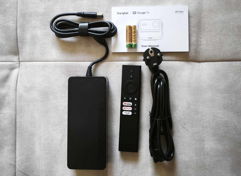 Der Lieferumfang - HDMI- oder USB-Kabel fehlen leider.