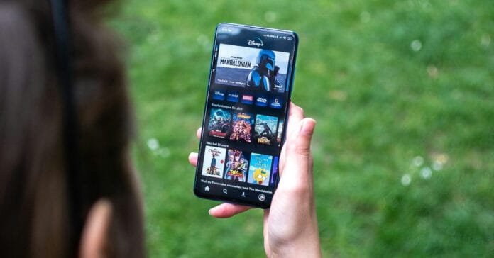 Disney+ und Paramount+ wägen kostenlose Tarife ab.