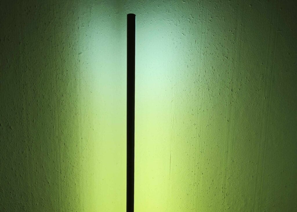 Die Philips Hue Play Floor Lamp zeigt sehr schöne Farbverläufe.