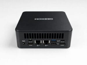 Große Anschlussvielfalt auf der Rückseite des Geekom IT13 Max 2026-Edition Mini-PC