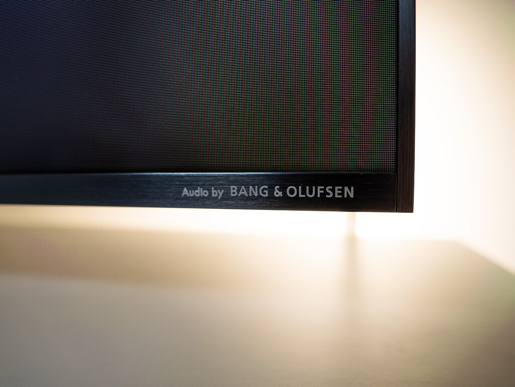 Das integrierte Soundsystem des C8L wurde von Bang & Olufsen abgestimmt, die sich auch um die Soundbars von TCL kümmern.