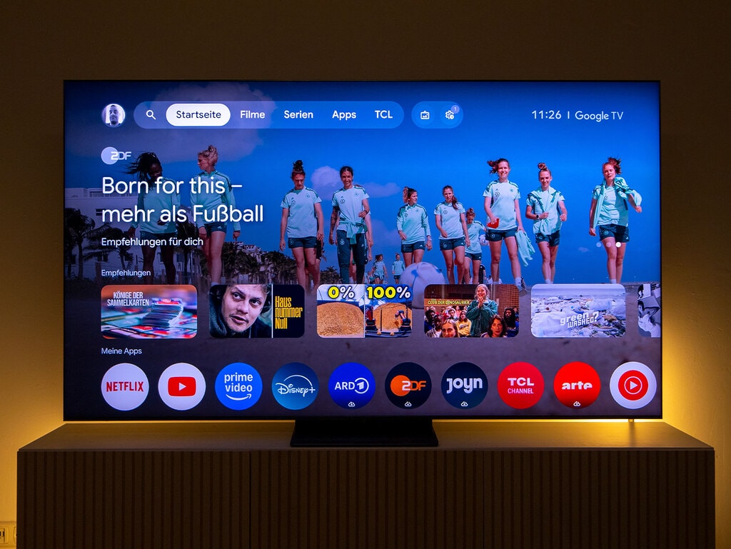 TCL bleibt Google TV treu. So finden sich TCL-Fans beim C8L gleich zurecht.