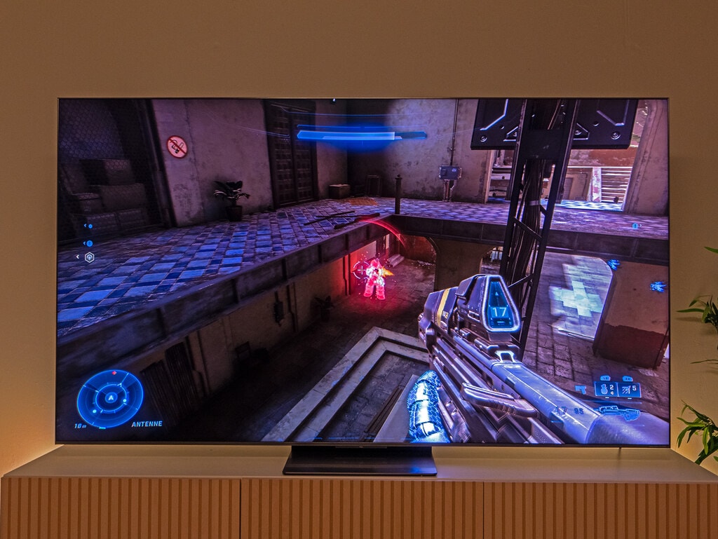 Manchmal möchte man nicht die maximale Bildqualität, z.B. beim Gaming. Hier dreht man über das Game Bar Menü lieber den Schwarzwert etwas nach oben, um Gegener auch in dunklen Ecken entdecken zu können.