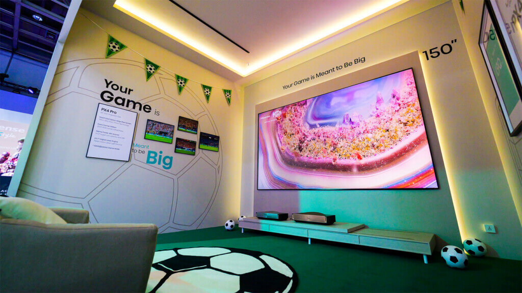Hisense stellt auf der IFA 2026 natürlich wieder seine Laser TVs aka 4K-Laser-UST-Projektoren prominent zur Schau. 