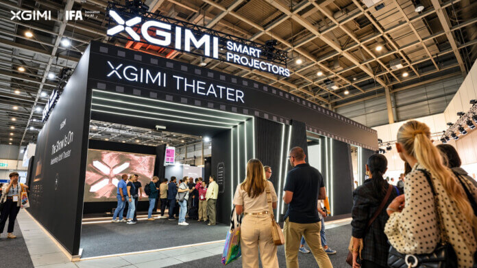 XGIMI hat allerlei Neues fürs Heimkino im Gepäck für die IFA 2026 unter anderem die neuen Aura 3 Pro/Max mit 4K@120Hz, den Elfin Flip 4K oder die Titan Noir Preimum-Heimkinobeamer.