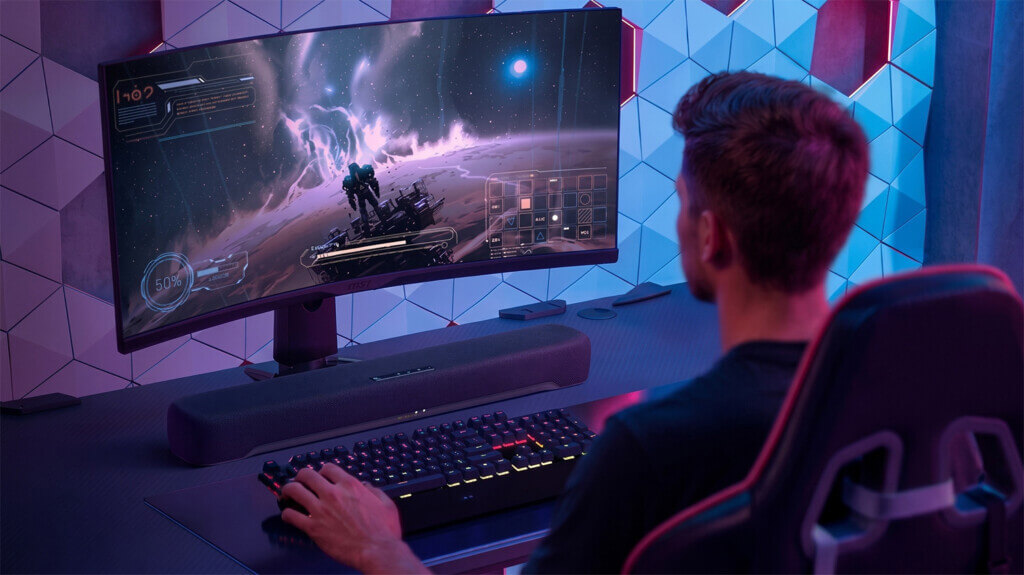 Die Yamaha B200A ist so kompakt, dass sie auch unter einem Gaming-Monitor passt. Hier könnte das objektbasierte Dolby Atmos-Format übrigens eine genauere Verortung der Audioobjekte ermöglichen.