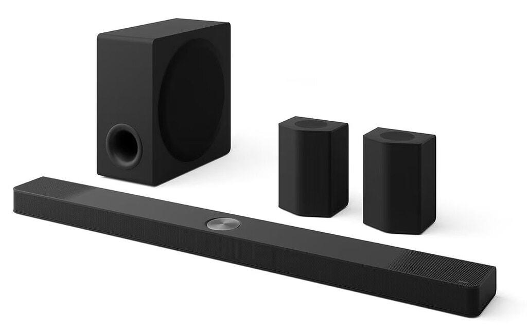 Die LG DS95TR Soundbar mit dem drahtlosen Subwoofer und Rear-Lautsprechern wirkt kompakt, liefert mit 810 Watt Gesamtleistung aber richtig kräftigen Klang!