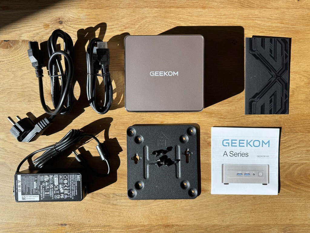 Der Lieferumfang des Geekom A5 Mini-PC in der 2027-Edition
