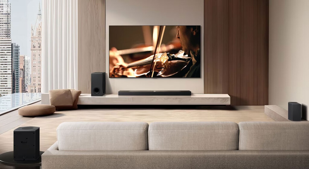 Minimaler Aufwand - maximaler Sound: Die LG DS95TR Dolby Atmos Soundbar liefert mit nur wenigen Komponenten einen vollwertigen Surround- und 3D-Sound. 