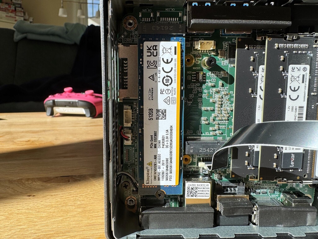 Die Schreibraten der verbauten Kingston SSD können überzeugen, bewegen sich aber nicht unbedingt auf Referenz-Niveau!